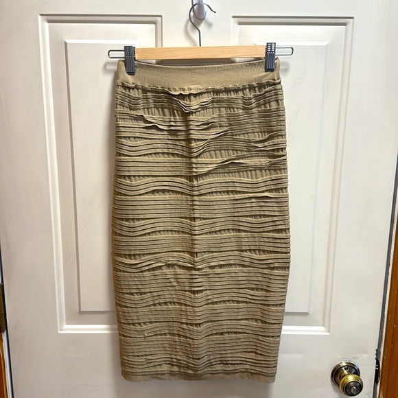 Elegant Tan Ruched Textile Bodycon Elastic Stretchy Pencil Midi Skirt size M - Picture 2 of 7